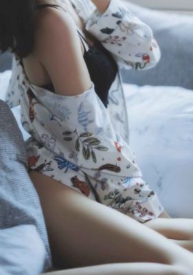 日本亚洲嘘嘘偷窥撒尿