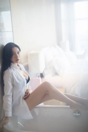 老师用美足丝袜脚夹我好爽